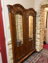 Előszobafal szekrény ajtókból